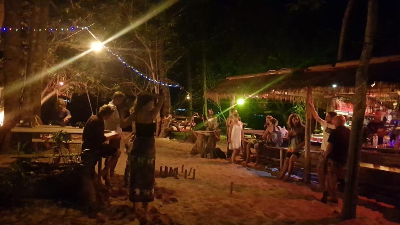 Hotel Crusoe Koh Takiev Island à Koh Ta Kiev Extérieur photo
