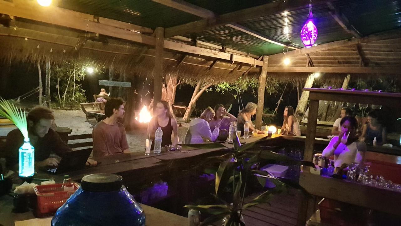 Hotel Crusoe Koh Takiev Island à Koh Ta Kiev Extérieur photo