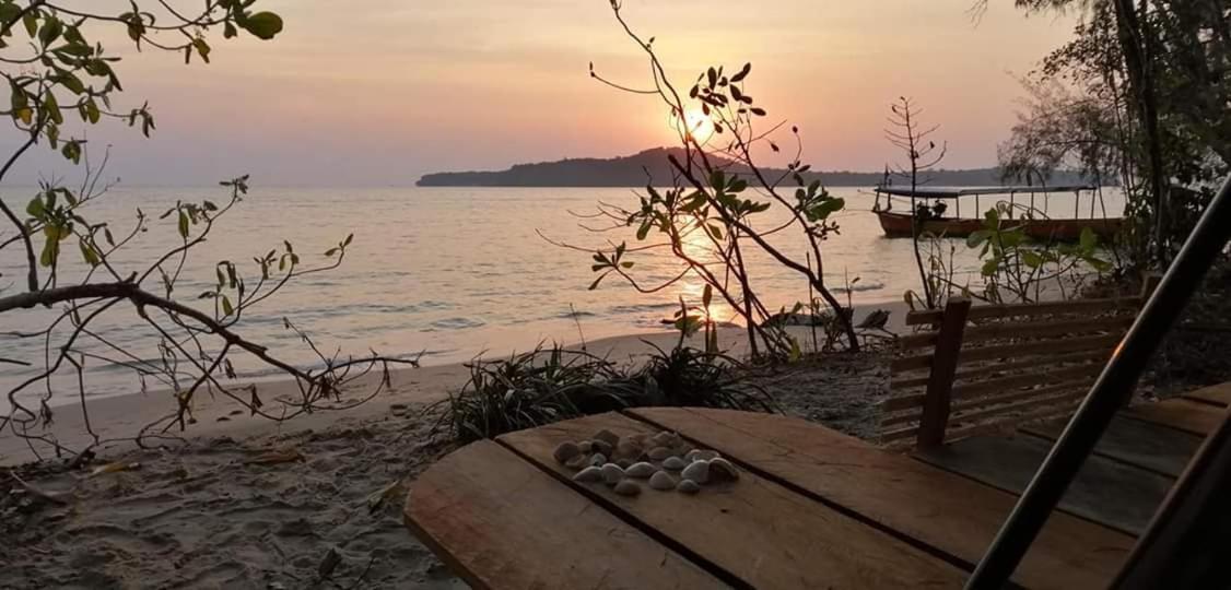 Hotel Crusoe Koh Takiev Island à Koh Ta Kiev Extérieur photo