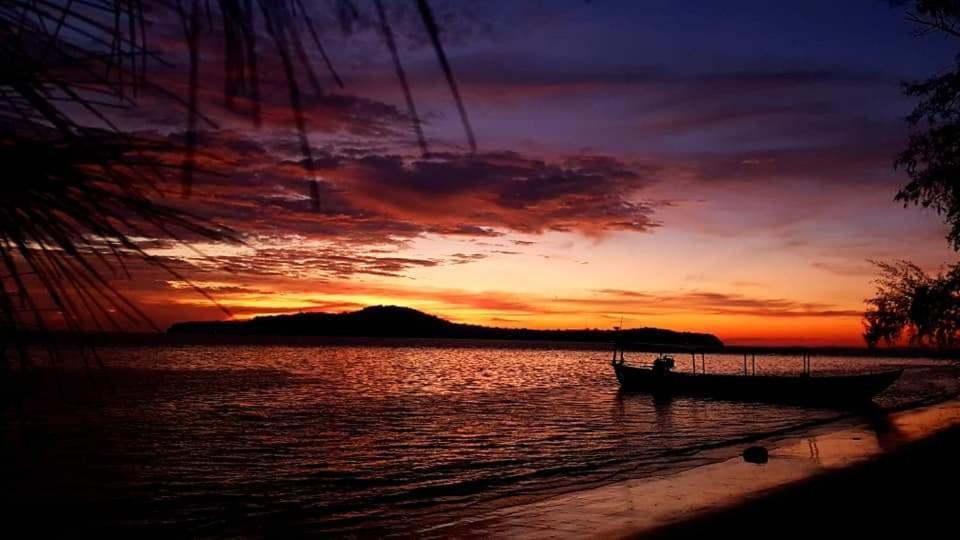 Hotel Crusoe Koh Takiev Island à Koh Ta Kiev Extérieur photo